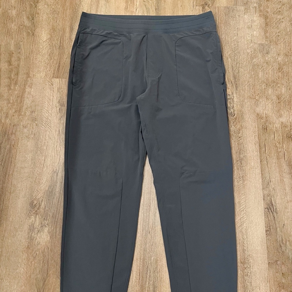 Alo Yoga Men's Co-Op Jogger Anthracite Grey Pants Size Medium - Picture 7 of 12